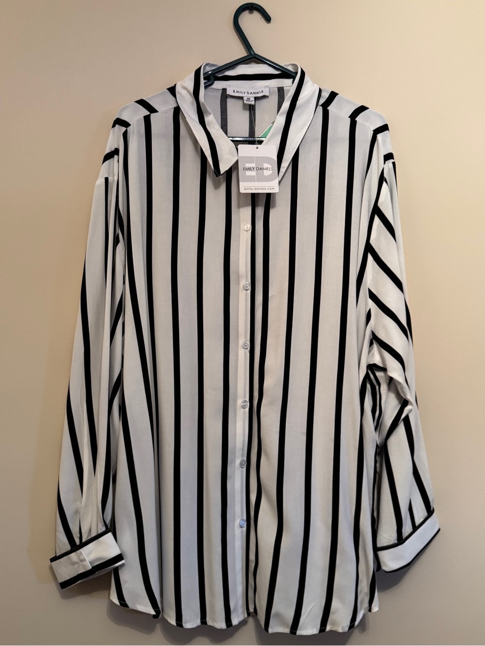Emily Daniels women Long Sleeve Button Down Shirt 3X NWT Black White Stripe